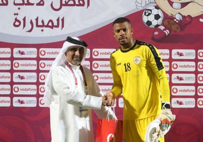 الرشيدي حارس عمان يشيد بزملائه عقب الفوز بجائزة أفضل لاعب أمام البحرين