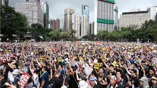 الصين تتوعد أمريكا من عواقب تشريع قانون يدعم محتجي هونغ كونغ