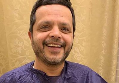 بعد خضوعه لعملية جراحية.. محمد هنيدي يمازح جمهوره بصورة من الطفولة