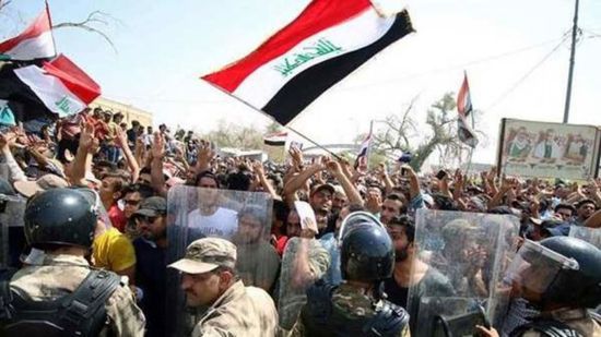آلاف العراقيين يخرجون في مواكب تشييع رغم حظر التجول المفروض 