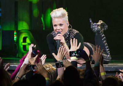 النجمة العالمية بينك تتخذ قرارًا مهمًا بشأن عملها الفني