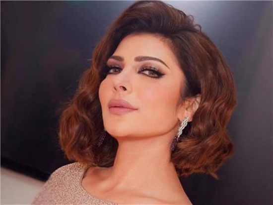 بالفيديو.. هذا ما تفعله أصالة قبل بداية حفلاتها الغنائية