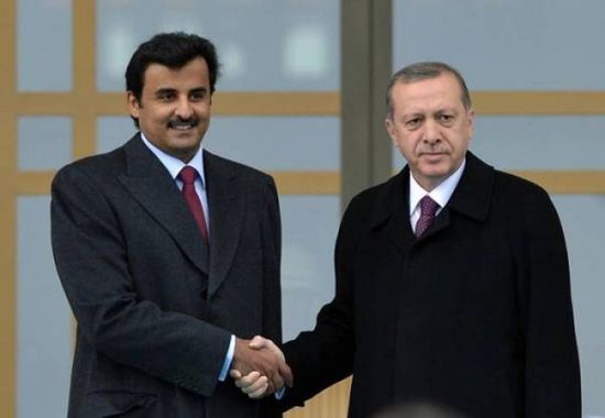 أمجد طه: أمير قطر أبلغ أردوغان أنه يفكر بترحيل الإخوان