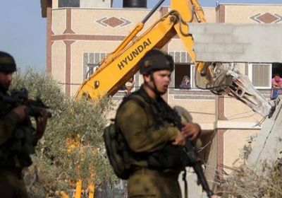 الاحتلال الإسرائيلى يصور عشرات المنازل ويستولى على مركبتين شمال الخليل