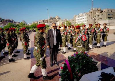 في عيد الاستقلال.. لمسة وفاء من الزُبيدي لشهداء الجنوب (صور)