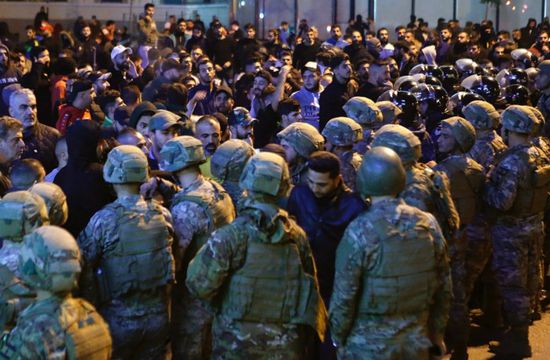 شاهد.. دولارات من قطر لإنقاذ حزب الله في لبنان