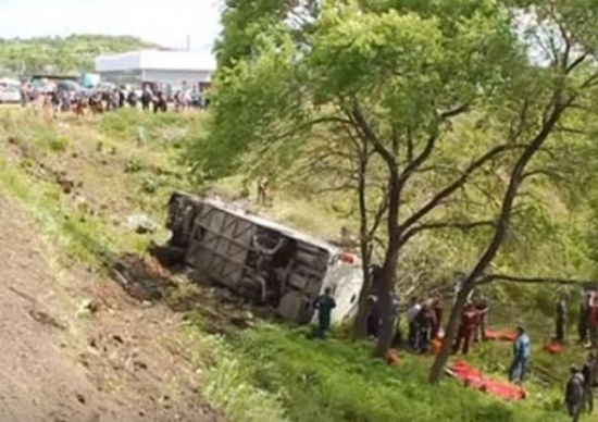 روسيا.. 15 ضحية في حادث سقوط حافلة ركاب من فوق جسر