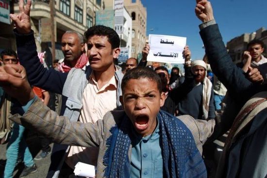 وسط إجراءات أمنية.. مليشيا الحوثي تعترف بمخاوفها من انتفاضة شعبية  