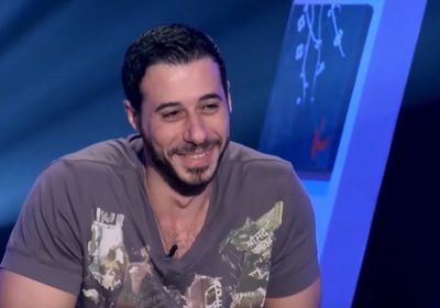 أحمد السعدني ينشر صوره بصحبه كلبه "بندق"