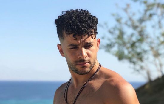 رامز أمير يكشف طقوس الاحتفال بعيد ميلاده (صورة)