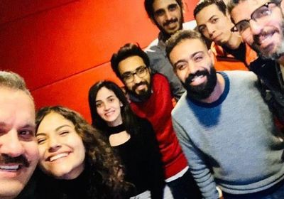 إدوارد ينتهي من تسجيل أغنية "رايحة لصحباتاتي" بمشاركة نجلته