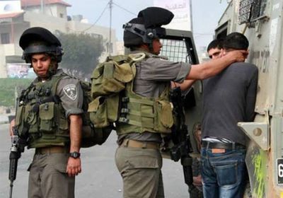 القوات الإسرائيلية تعتقل 12 فلسطينيا فى الضفة الغربية المحتلة
