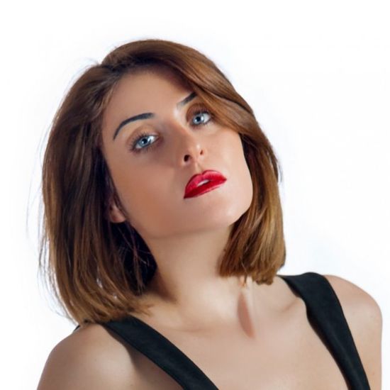 هيدي كرم بصحبة شقيقتها في أحدث ظهور لها (صورة)