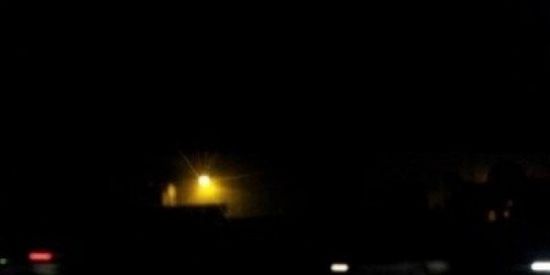 انقطاع الكهرباء بـ لحج... والمواطنون ينتفضون: حكومة الشرعية تمنع عنا النور