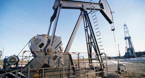 انخفاض مخزونات النفط في أمريكا بنحو 3.7 مليون برميل