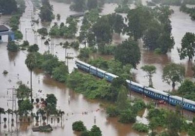 وفاة 132 شخصا جراء وقوع فيضانات وانهيارات أرضية في كينيا