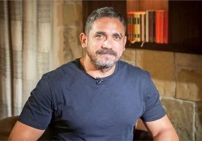 بالصور.. أمير كرارة يظهر بـ "لوك" جديد في كواليس مسلسل "الاختيار"