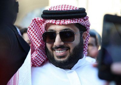 تركي آل الشيخ يغادر السعودية لإجراء فحوصات طبية
