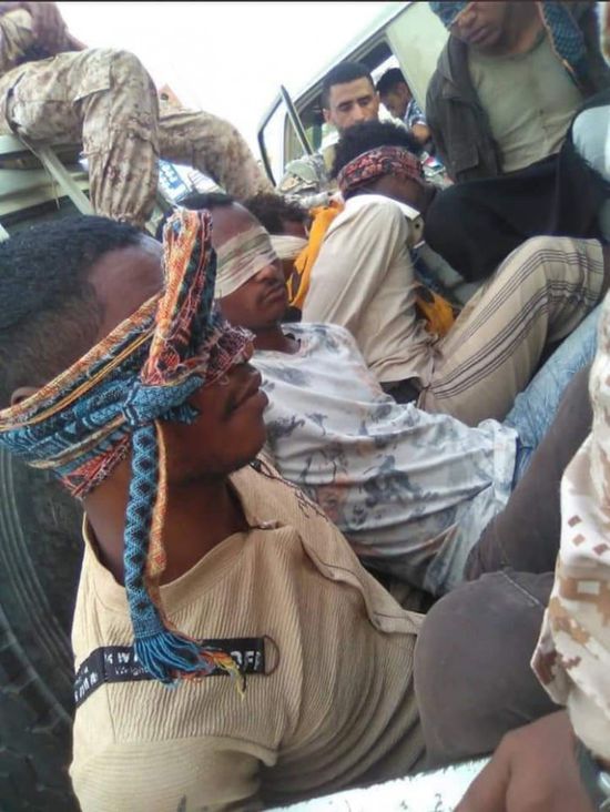 بعد مداهمة أوكارهم.. أمن عدن يضبط مسلحين بالشيخ عثمان (صور)