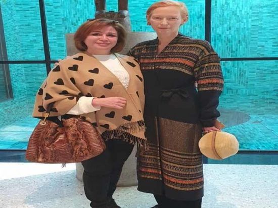 من المغرب.. إلهام شاهين تنشر صورتها بصحبة النجمة تيلدا سوينتون