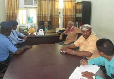 مهلة لأصحاب السيارات القديمة بالشحر لرفعها قبل المساءلة 