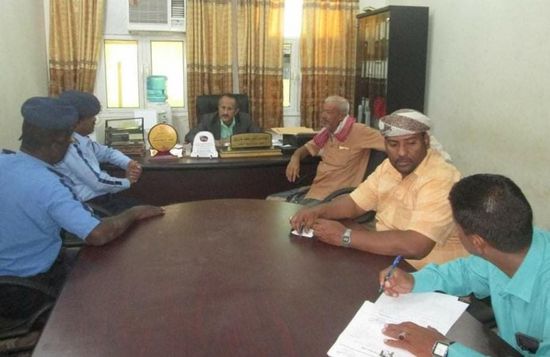 مهلة لأصحاب السيارات القديمة بالشحر لرفعها قبل المساءلة 