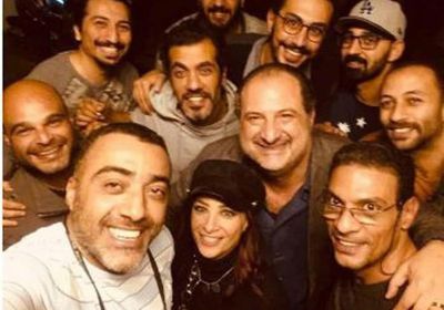 فريق عمل "صندوق الدنيا" يحتفل بانتهاء التصوير (صور)