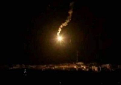 صورة.. طائرات التحالف العربي بقيادة السعودية تلقي قنابل ضوئية في شقرة