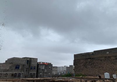 عاجل..هطول أمطار غزيرة على العاصمة عدن