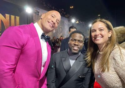 ريا أبي راشد بصحبة ذا روك وكيفين هارت في العرض الخاص لفيلم jumanji