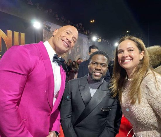 ريا أبي راشد بصحبة ذا روك وكيفين هارت في العرض الخاص لفيلم jumanji