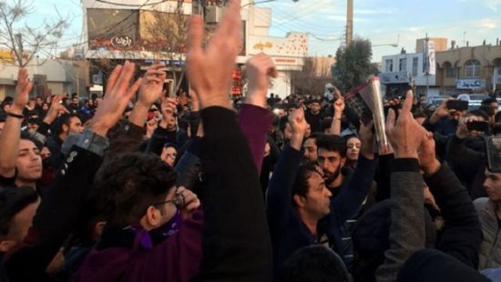 رغم الإجراءات الأمنية.. مظاهرات طلابية حاشدة ضد الحكومة الإيرانية