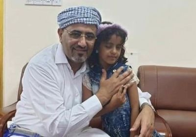 الرئيس الزُبيدي يلتقي الطفلة رحاب ويتكفل بعلاجها