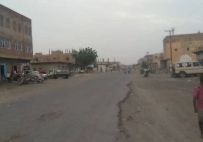 قذائف الحوثي تطال منازل المواطنين بحيس 