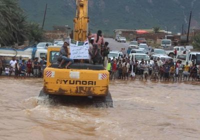 الإمارات والسعودية تغيثان أهالي سقطرى من السيول