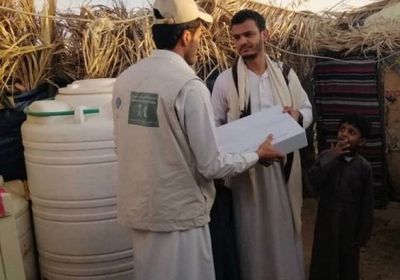 السعودية تدعم أسر الأيتام في الجوف بكراتين تمور