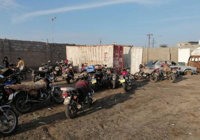 في أول أيام الحملة الأمنية.. ضبط مئات المركبات والدراجات المُخالفة بعدن( صور)