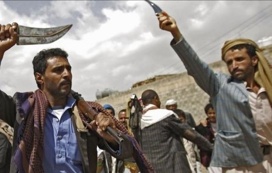 مليشيا الحوثي تنصب مدافعها بجوار المساجد شمال الضالع 