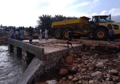 الإمارات تتجاهل بذاءات الإصلاح وتخفف أضرار السيول في سقطرى