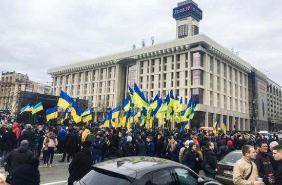 مظاهرات حاشدة فى أوكرانيا لمطالبة الرئيس بعدم الرضوخ لضغوط موسكو