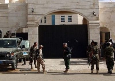 مليشيا الحوثي تبدأ محاكمة 10 صحفيين