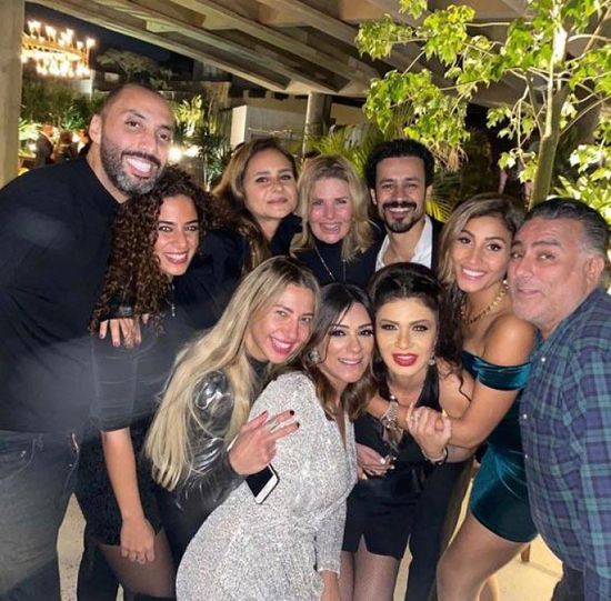 أول ظهور لنيللي كريم بعد استئصالها ورم بالوجه (صور)