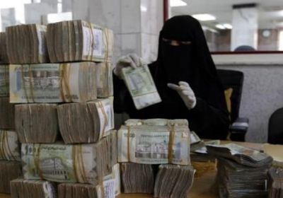 وسط تجاهل أمني.. عصابة تنهب محل صرافة في تعز