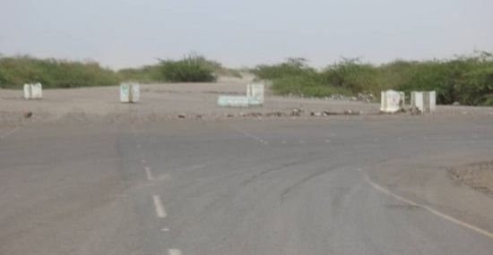 بالأسلحة الثقيلة والمتوسطة..مليشيا الحوثي تقصف مواقع "المشتركة" بالفازة