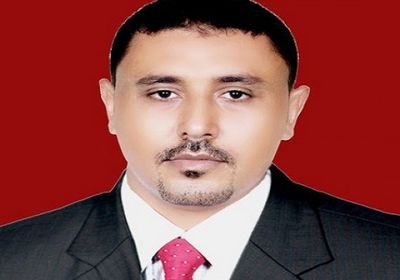 اليافعي مُشيدًا بدعم الإمارات لسقطرى: فرق بين من يبني ومن يهدم