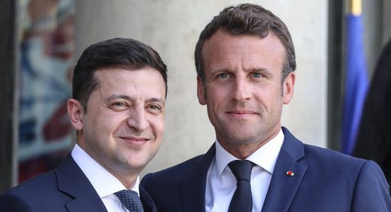 ماكرون يشيد بشجاعة نظيره الأوكراني السياسية