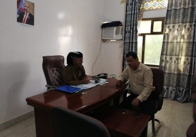 العميد الحوتري ومدير تأمينات أبين يبحثان قضايا المتقاعدين