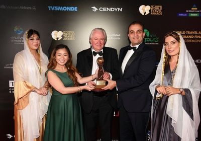 الإماراتيون يحتفلون بفوز أبو ظبي بجائزة الوجهة الرائدة للسياحة الرياضية العالمية