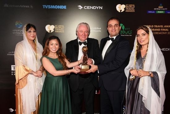 الإماراتيون يحتفلون بفوز أبو ظبي بجائزة الوجهة الرائدة للسياحة الرياضية العالمية