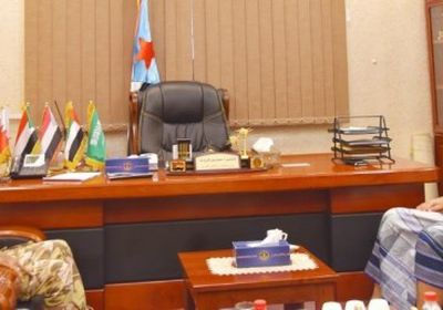 الزُبيدي يناقش مستجدات الأوضاع العسكرية بجبهات القتال في أبين